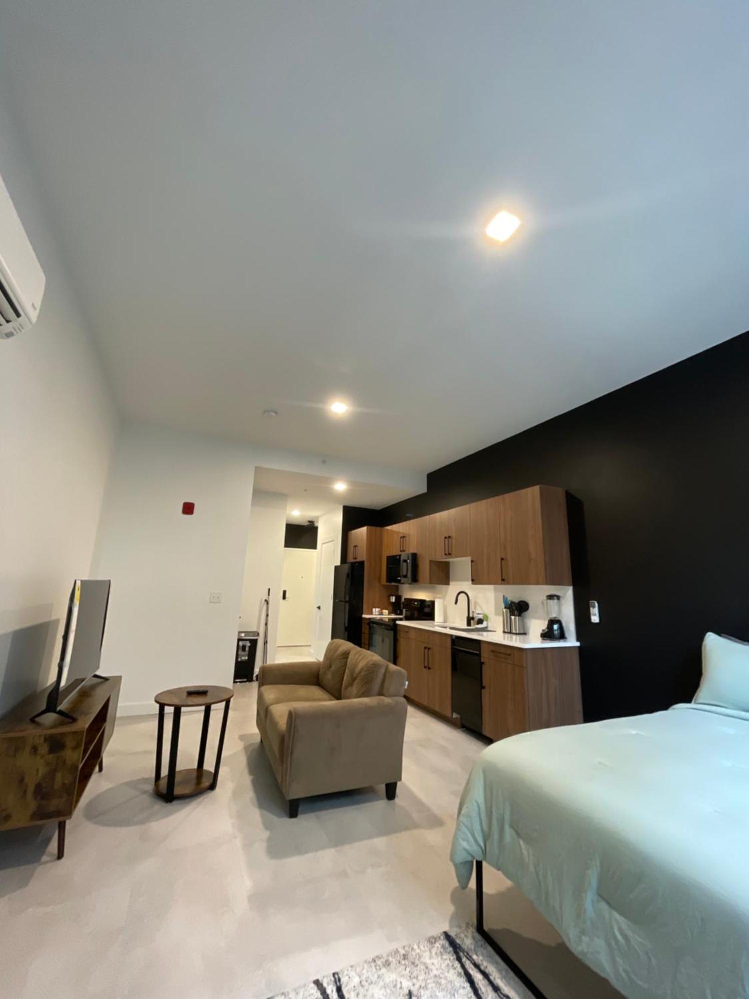 Апартаменты Hartford Downtown: 2Mins Walk To Xl Center Экстерьер фото